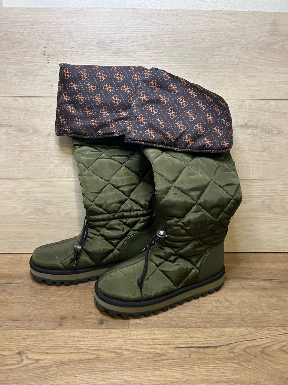 GUESS Womens Green Logo Fold Over Ladiva Round Toe Platform Boots Shoes 7.5 M